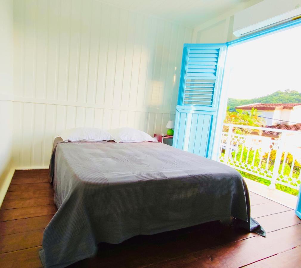 Location Maison Bleue Avec Piscine Privative Au Carbet Martinique Le Carbet Eksteriør bilde