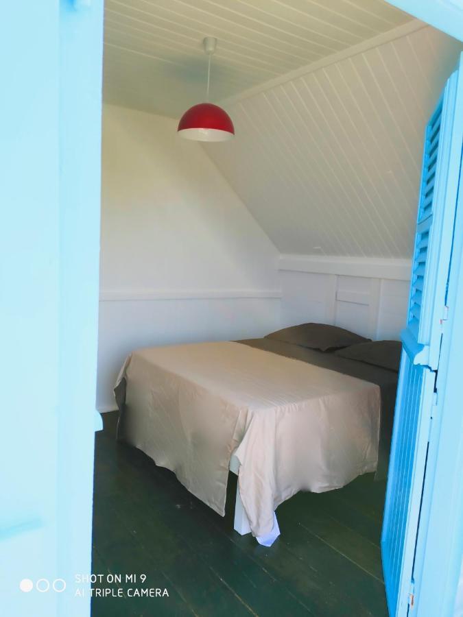 Location Maison Bleue Avec Piscine Privative Au Carbet Martinique Le Carbet Eksteriør bilde