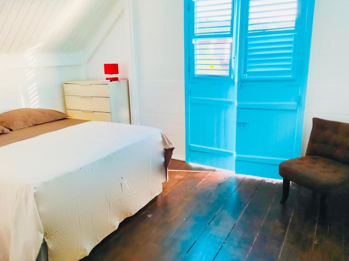 Location Maison Bleue Avec Piscine Privative Au Carbet Martinique Le Carbet Eksteriør bilde