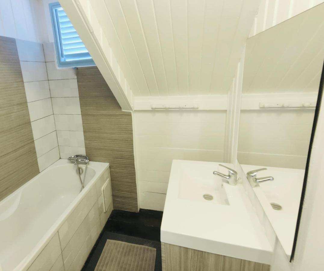 Location Maison Bleue Avec Piscine Privative Au Carbet Martinique Le Carbet Eksteriør bilde